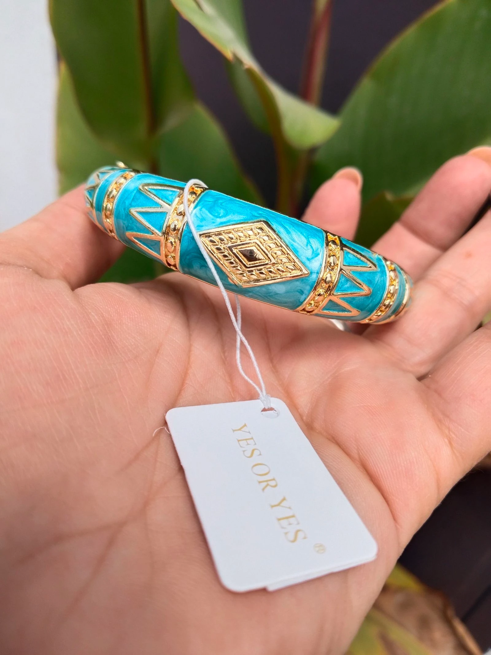 Pulsera turquesa y dorada 